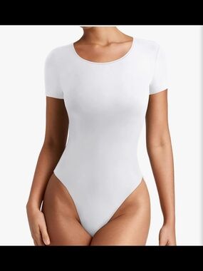 ReoRia White Short Sleeve Scoop Neck Bodysuit